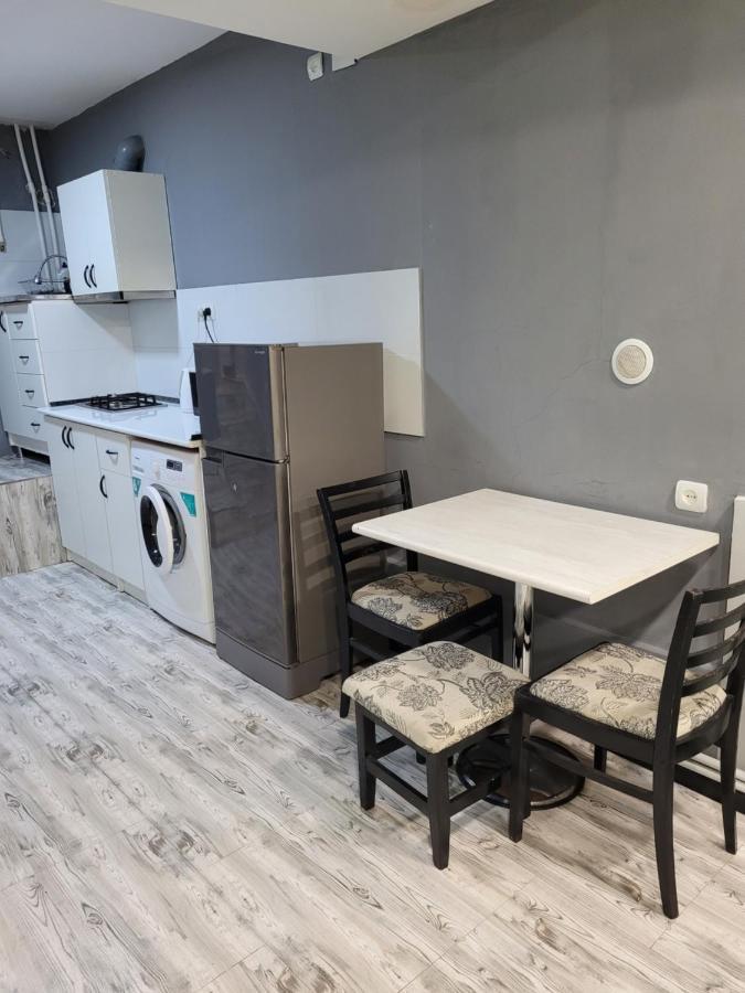 Дом 33 Возле Клиники Астхик Yerevan Exterior foto