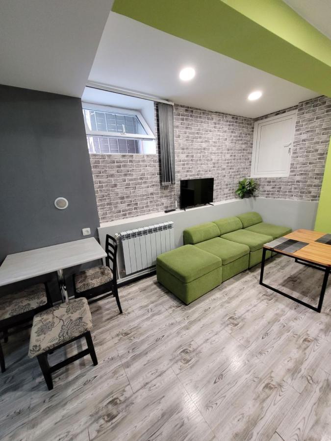 Дом 33 Возле Клиники Астхик Yerevan Exterior foto